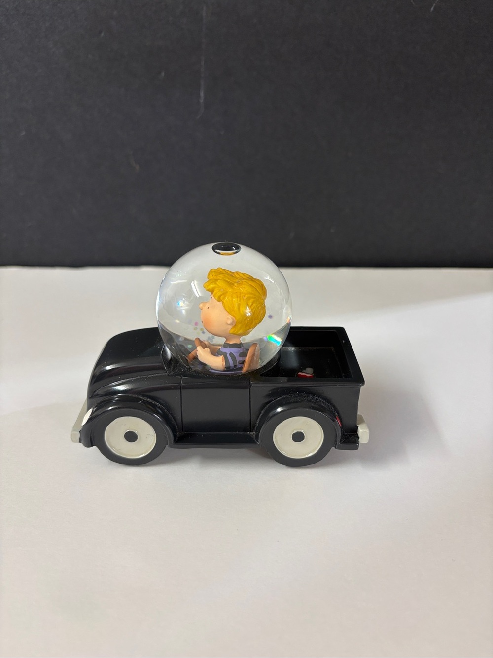 Hallmark Peanuts Gang Gallery Water Snow Globe Car 2014